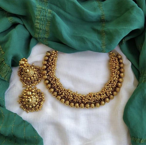 Antique Cluster Matte Gold Necklace with Earrings